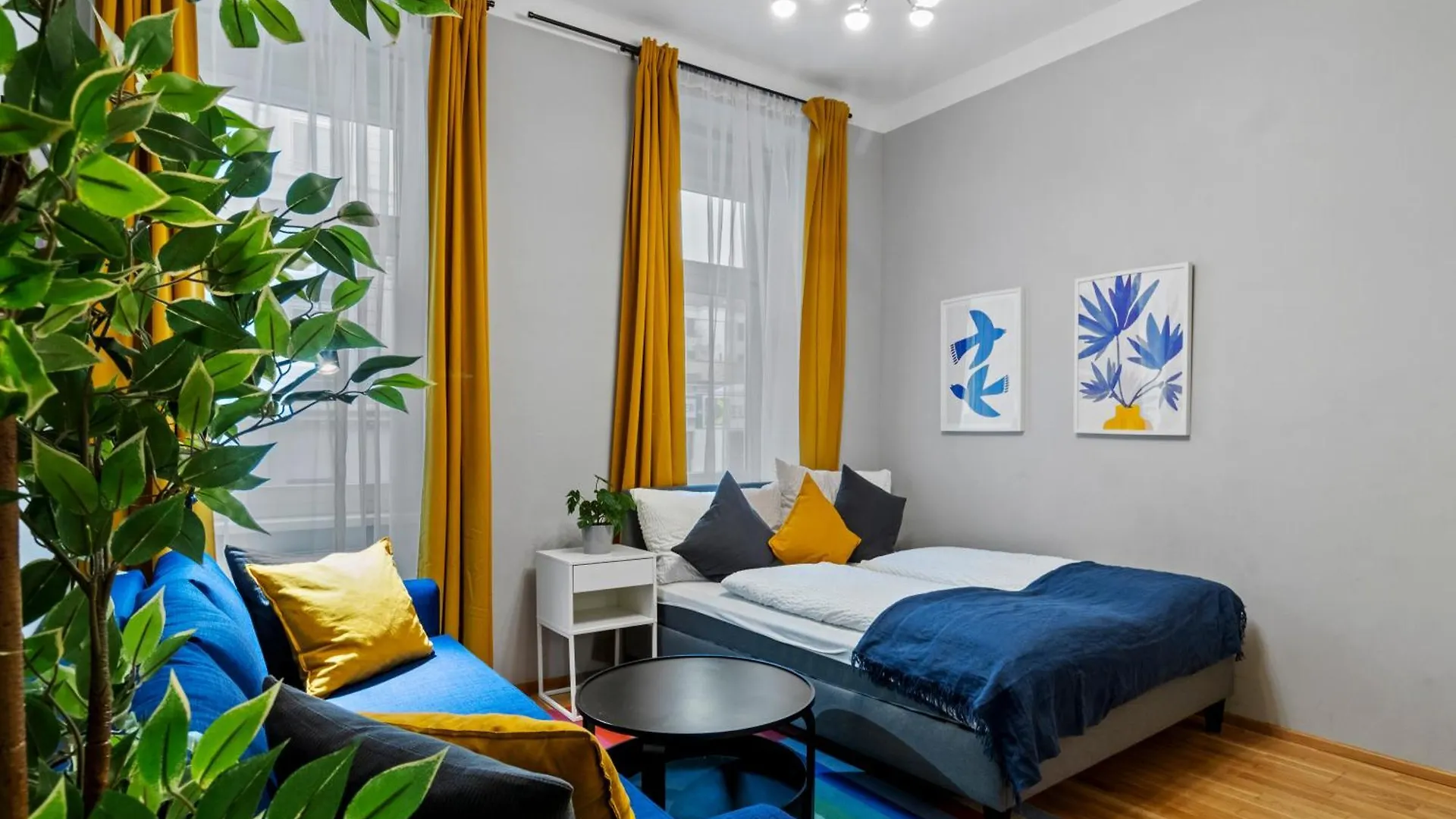 Very Spacious Apartment With A Wintergarden And Terrace, 1 Minute To Tram Station Viyana