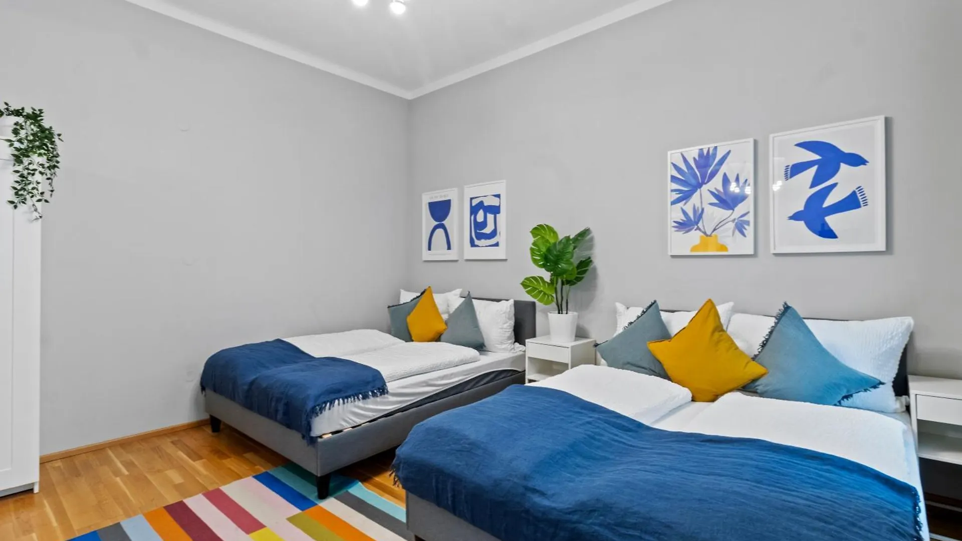 Very Spacious Apartment With A Wintergarden And Terrace, 1 Minute To Tram Station Vienna