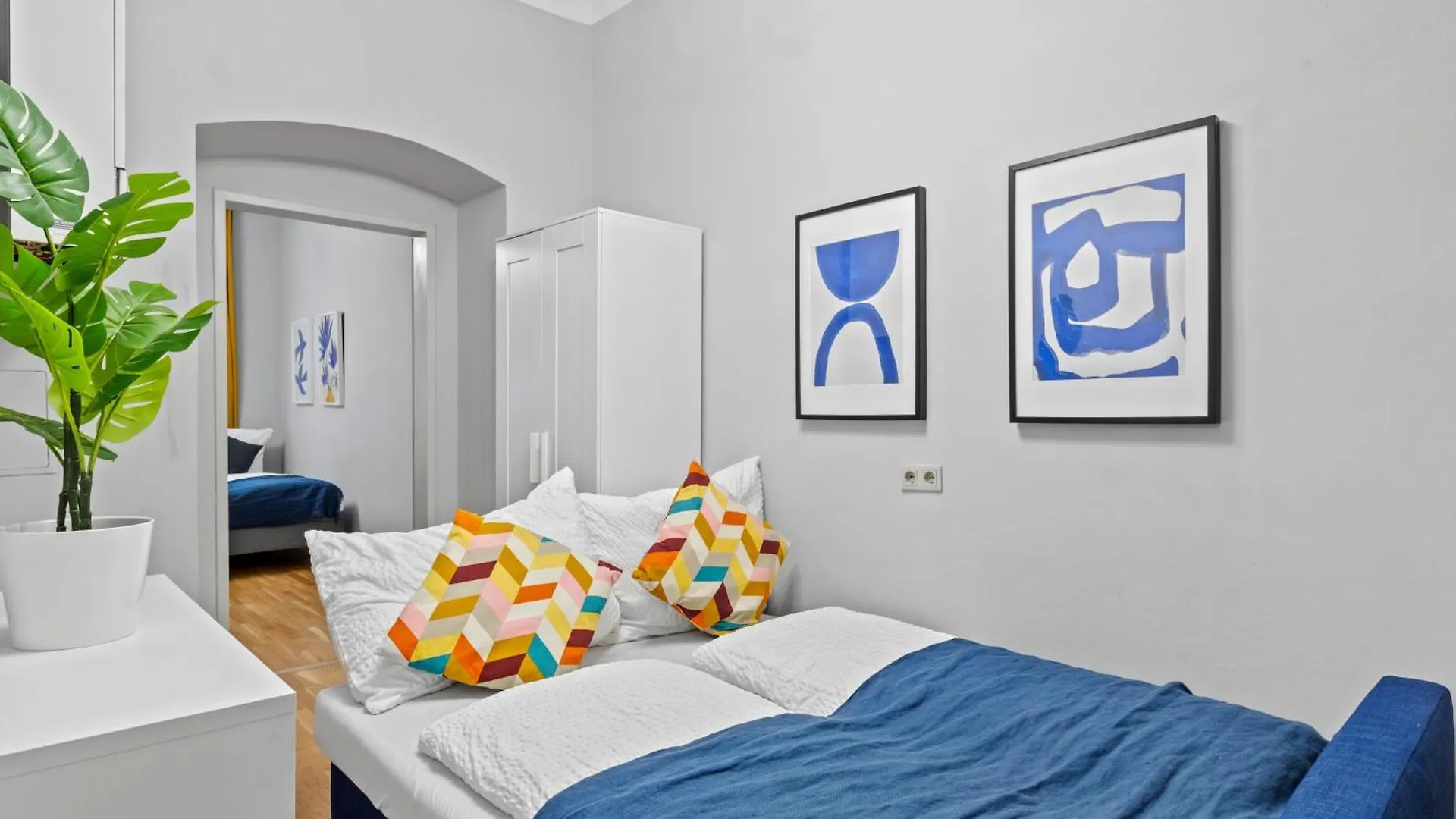 Very Spacious Apartment With A Wintergarden And Terrace, 1 Minute To Tram Station Viyana 0*,
